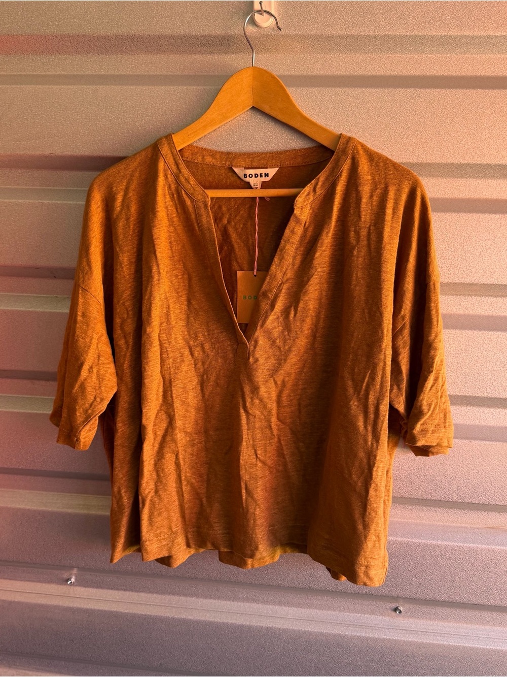 Boden NWT linen v-neck cropped relaxed top